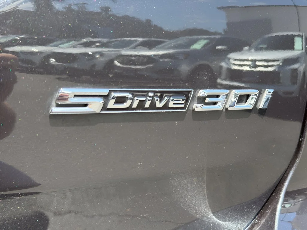 Used 2024 Gray BMW sDrive30i image 11