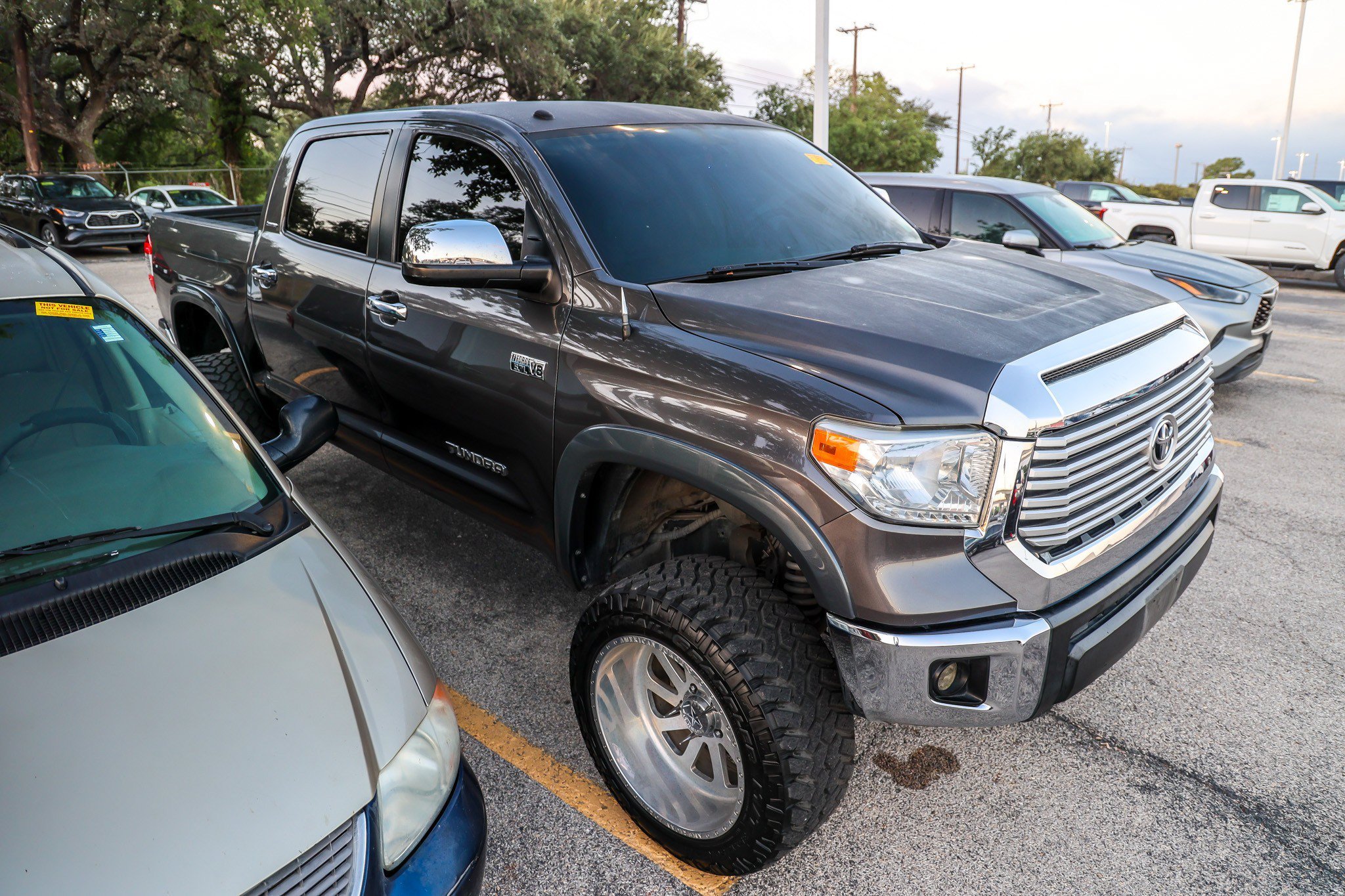 Used 2017 MAGNETIC GRAY MET Toyota Limited image 7