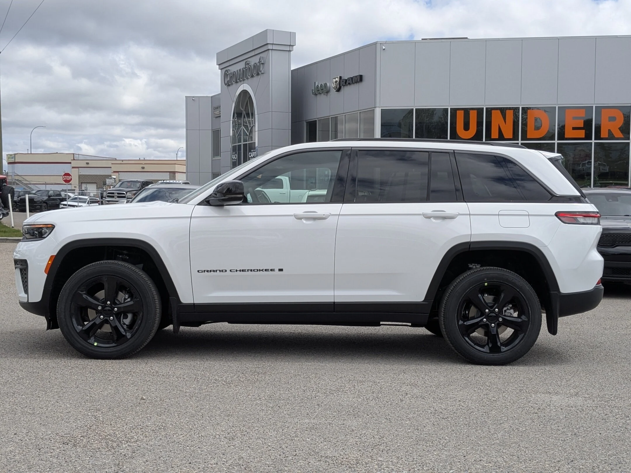New 2026 White Jeep Altitude - - 4x4 - 20 Gloss Black Wheels - Remote Start - Capri Leatherette & More! image 5
