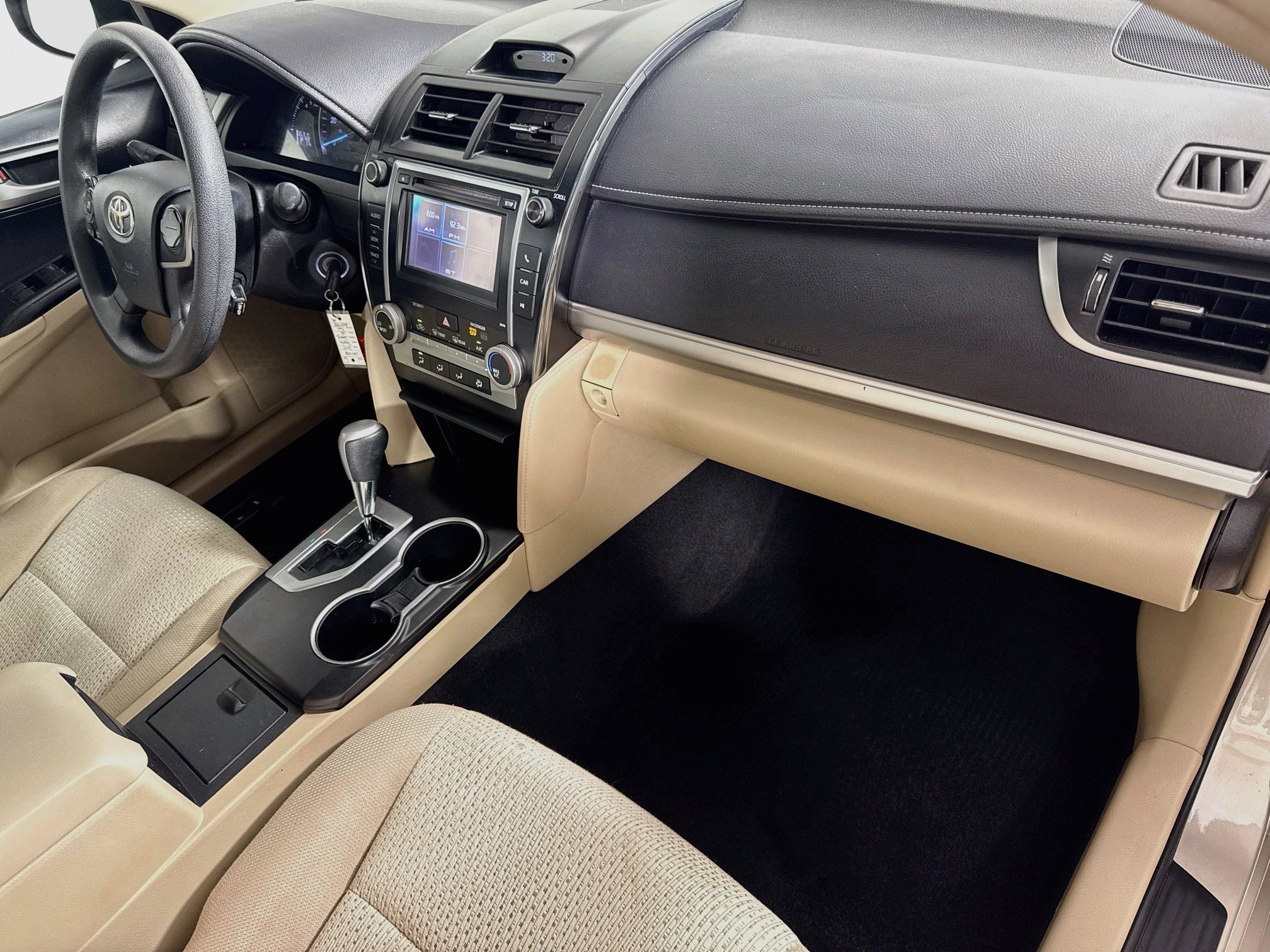 Used 2014 Creme Brulee Mica Toyota LE image 26