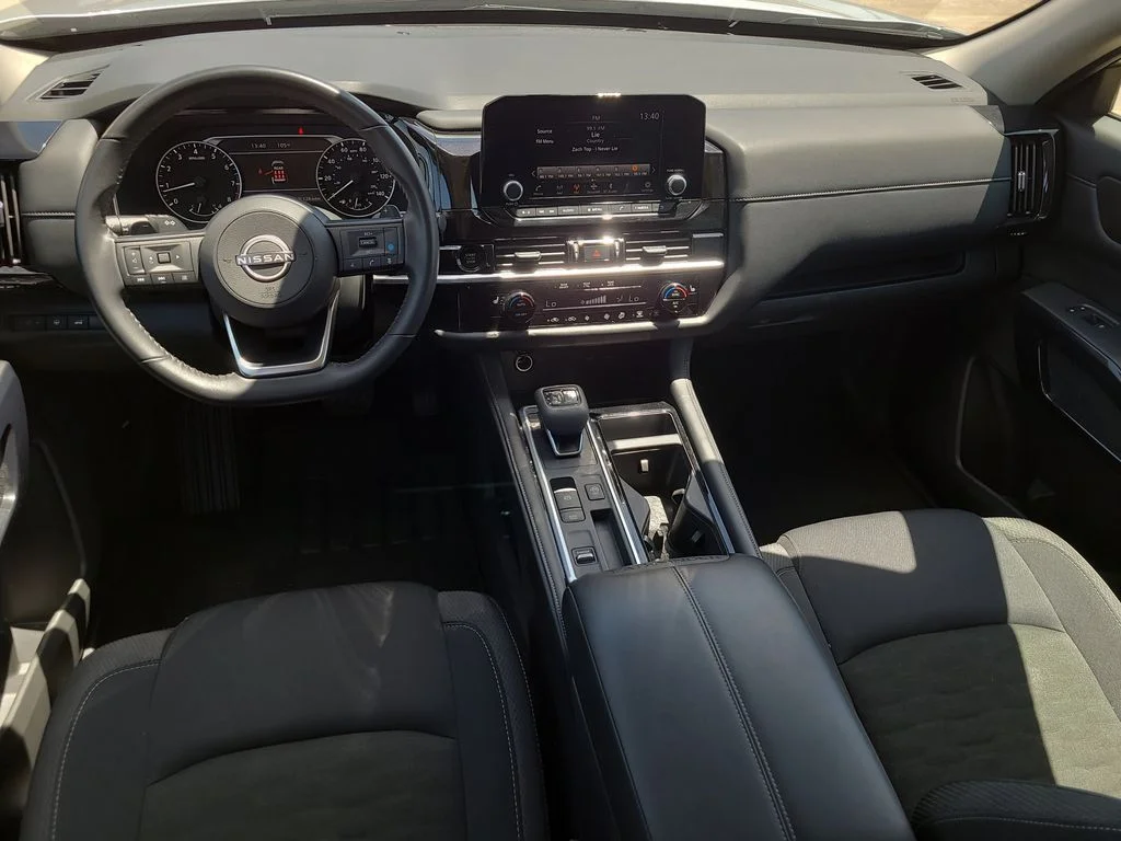 Used 2025 Silver Nissan SV image 17