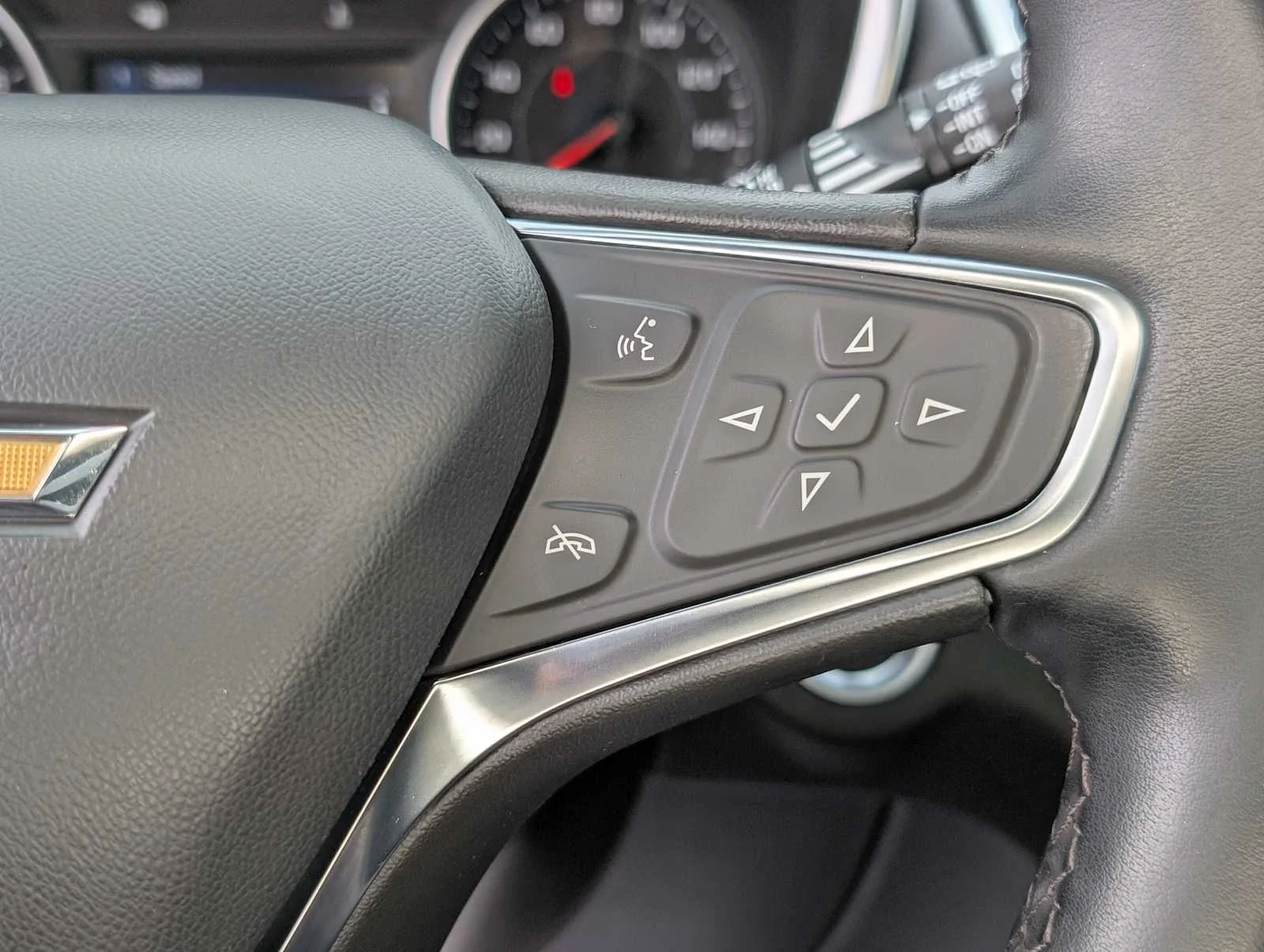 Used 2023 Summit White Chevrolet LT image 35