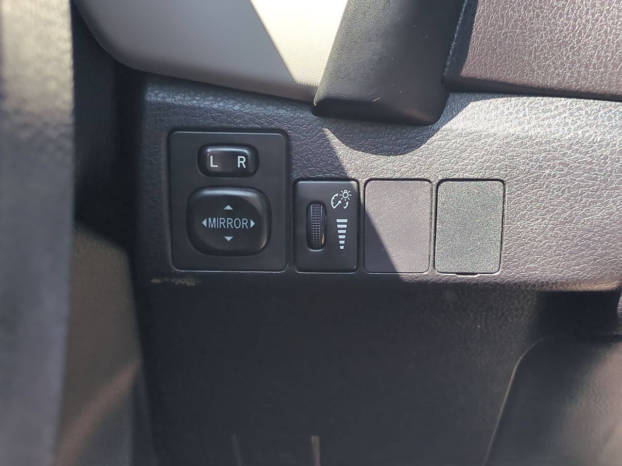 Used 2018 Black Toyota L image 16