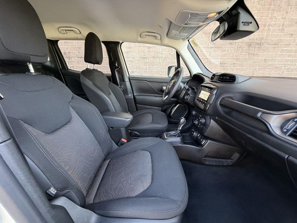 New 2026 Shimmering Silver Hyundai SEL image 25