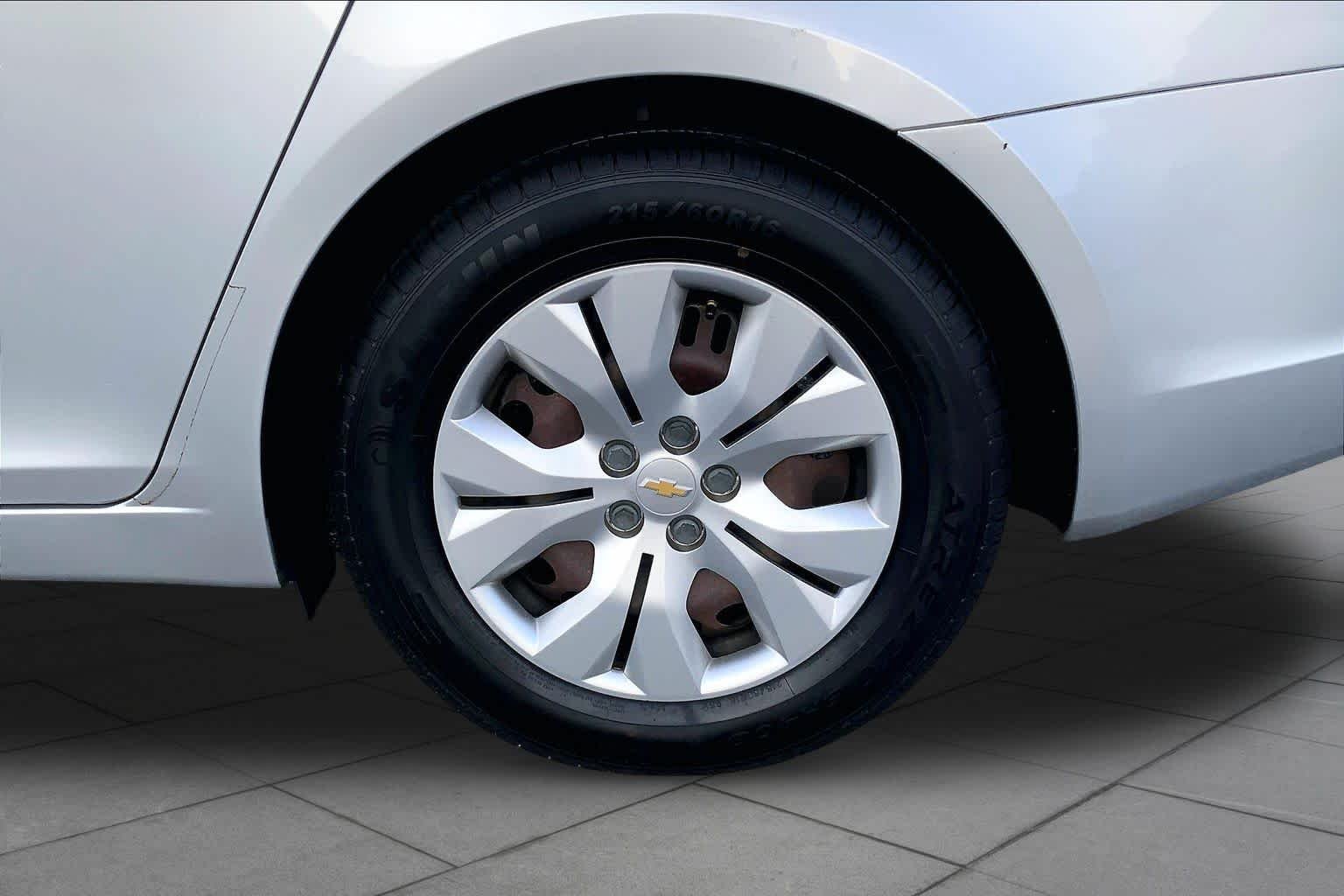 Used 2016 Silver Ice Metallic Chevrolet LS image 11