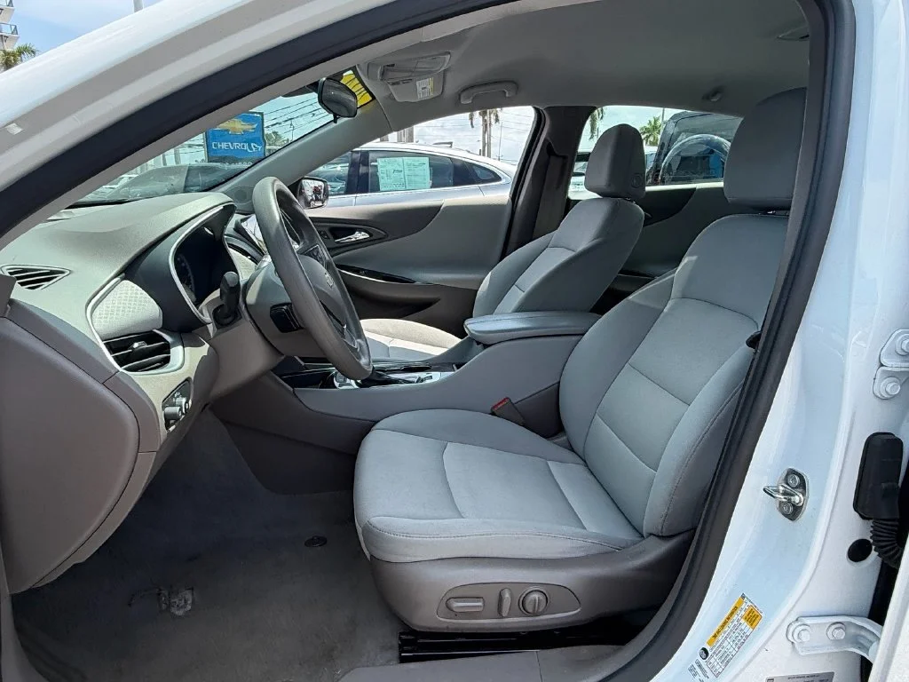 Used 2024 White Chevrolet LT image 9