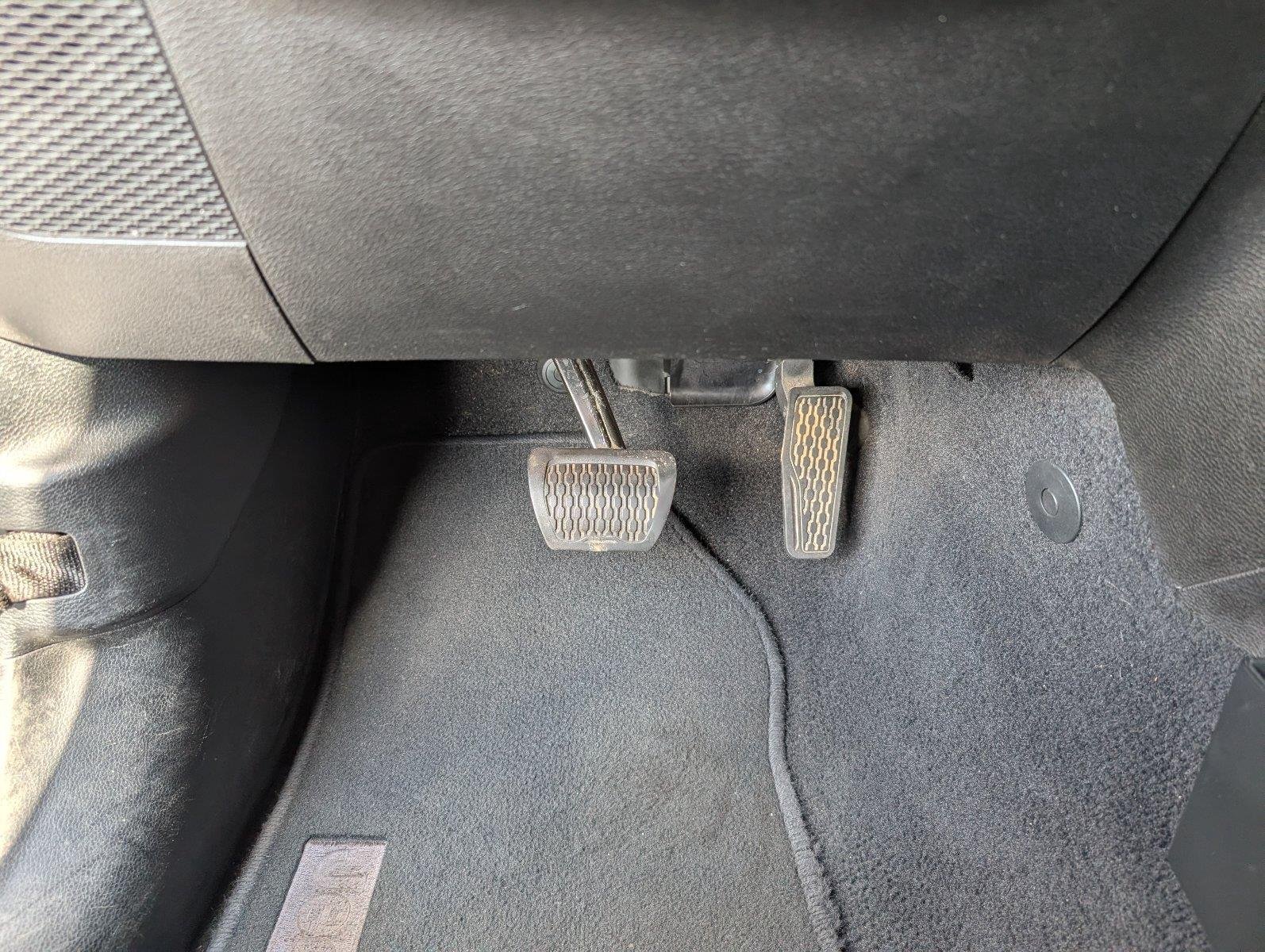 Used 2020 Billet Silver Metallic Clearcoat Jeep Sahara image 31