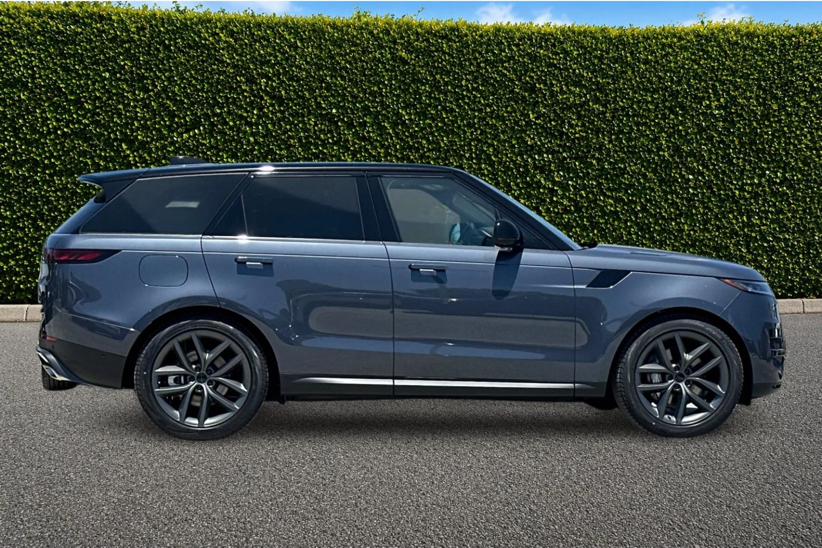 New 2026 Varesine Blue Land Rover SE image 7