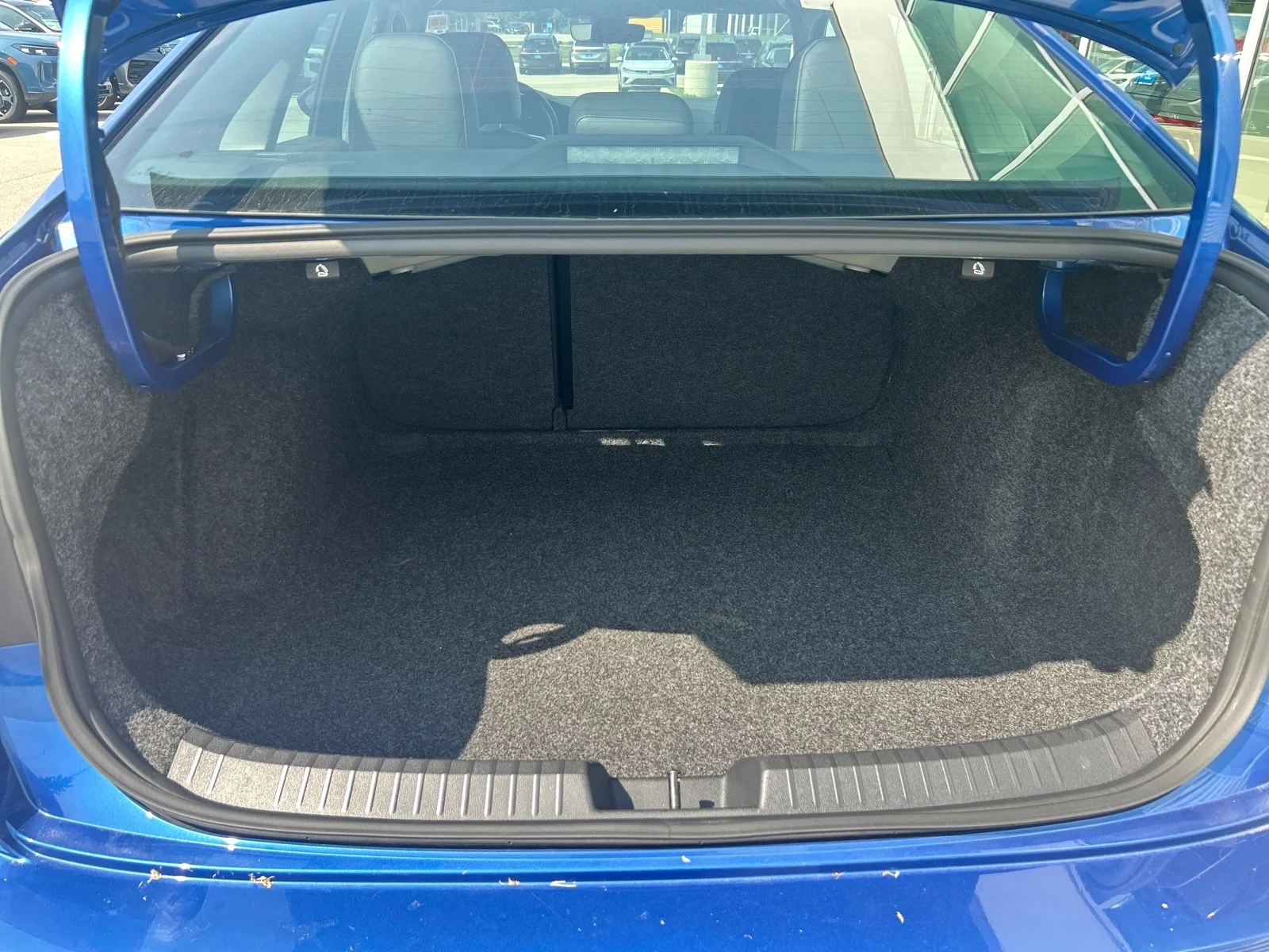 Used 2023 Blue Volkswagen SE AUTO image 22