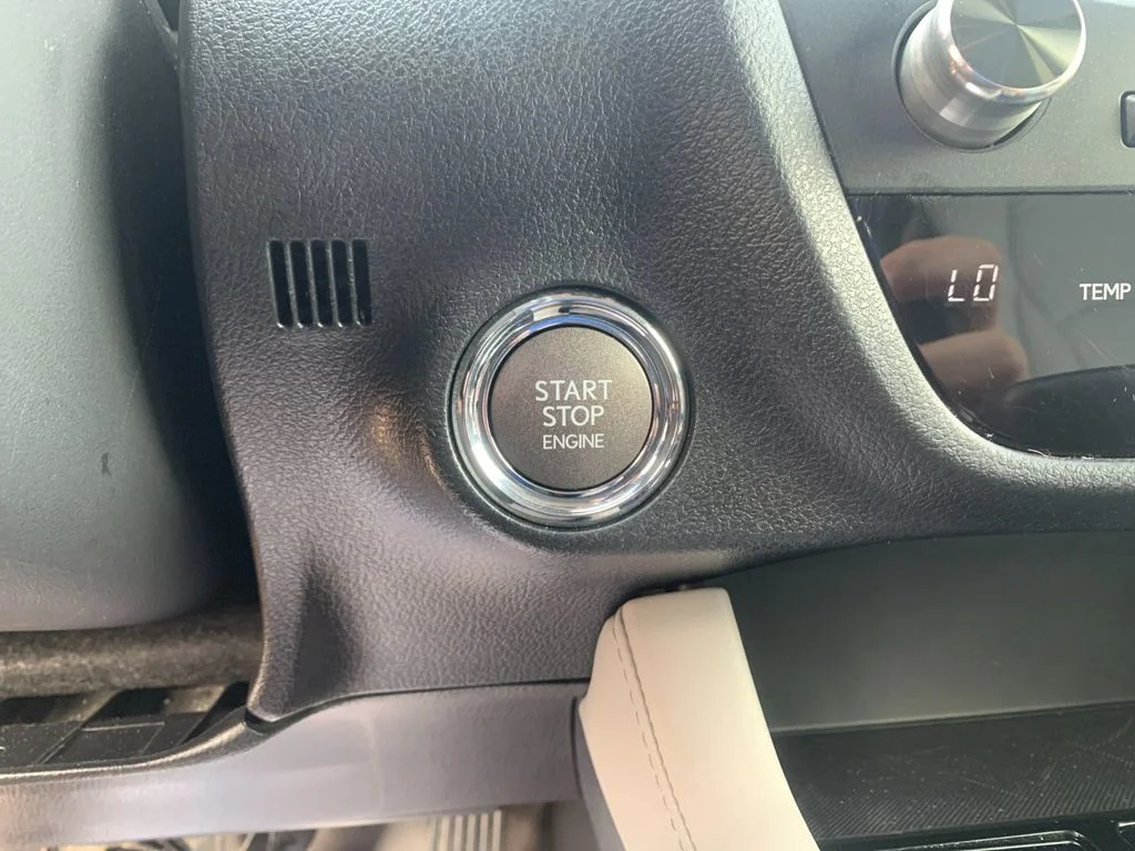 Used 2017 White Lexus 350 image 25
