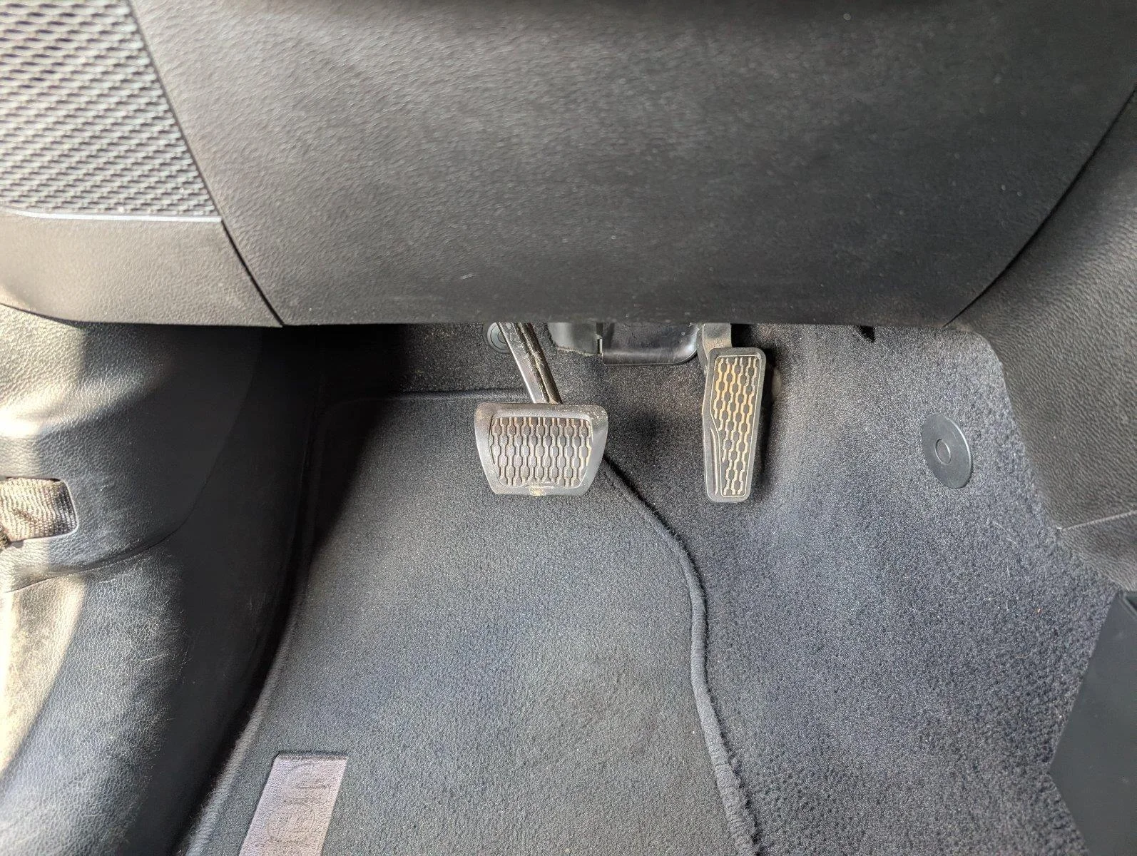 Used 2020 Billet Silver Metallic Clearcoat Jeep Sahara image 31