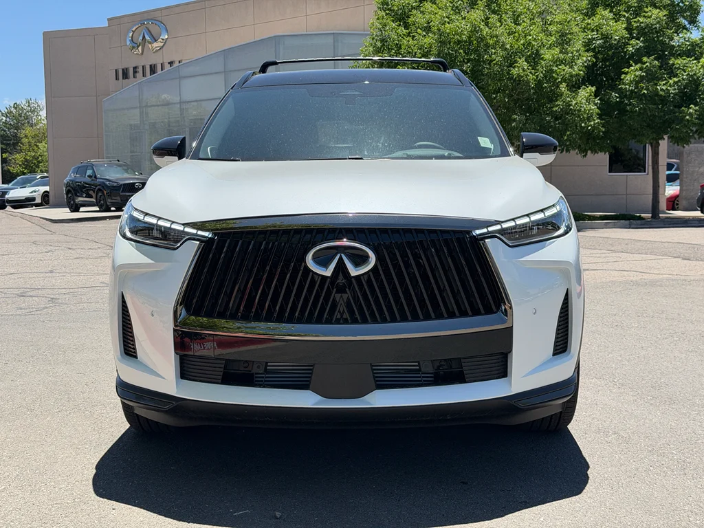 New 2027 2T RAD WHT INFINITI Autograph AWD image 2
