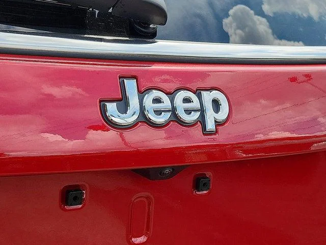 New 2026 Red Hot Pearl-Coat Exterior Paint Jeep Limited image 5