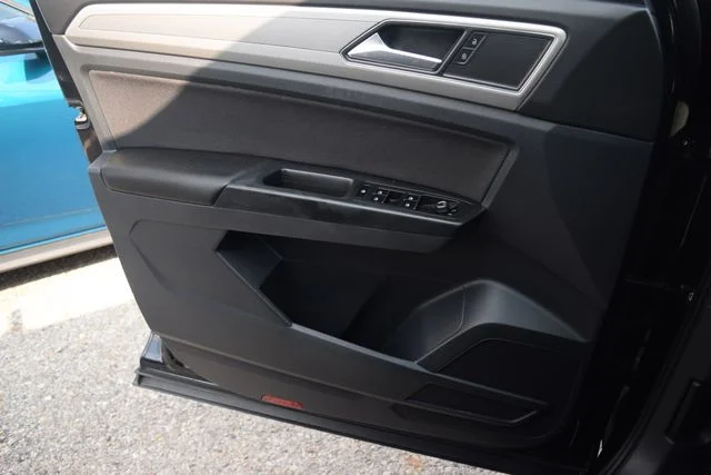 Used 2018 Black Volkswagen Launch Edition image 20