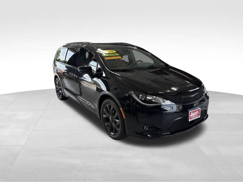 Used 2020 Black Chrysler Limited image 8