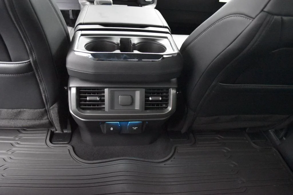 New 2025 White Ford Lariat image 19