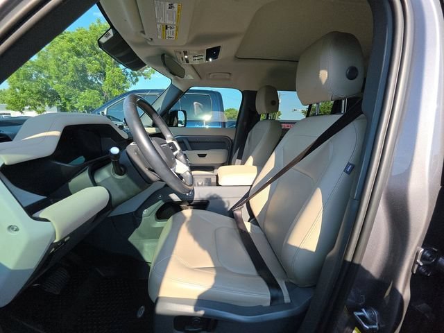Used 2023 Silver Land Rover  image 4