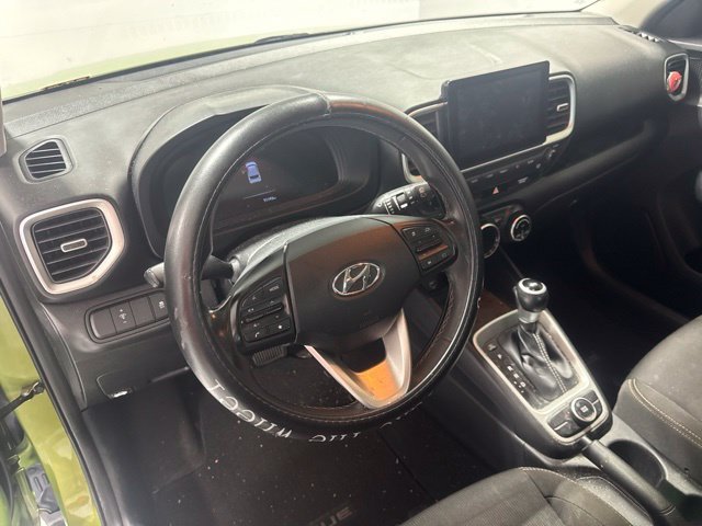 Used 2023 Green Hyundai SEL image 13