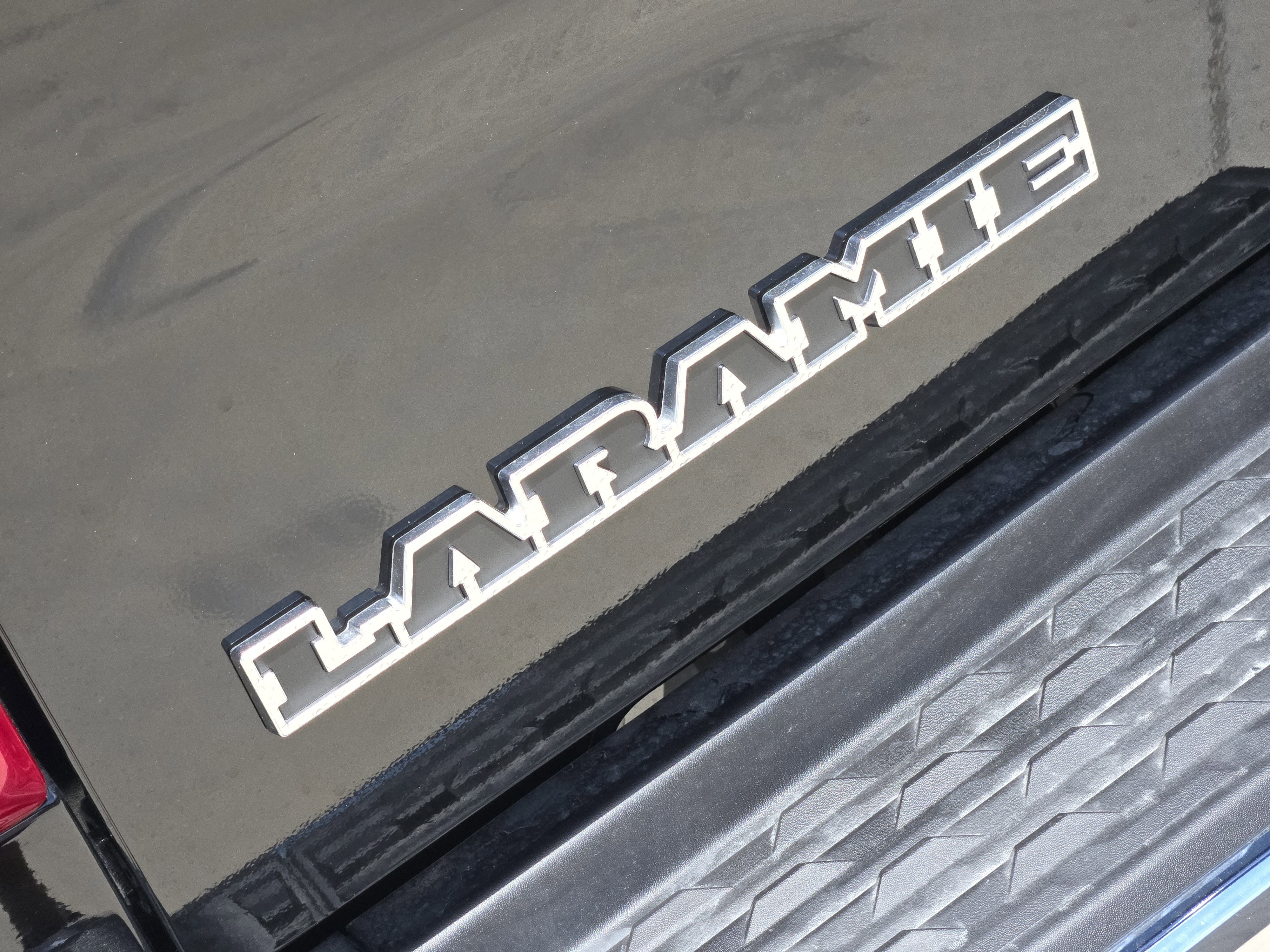 New 2026 Diamond Black Crystal Pearl-Coat Exterior Paint RAM Laramie image 10