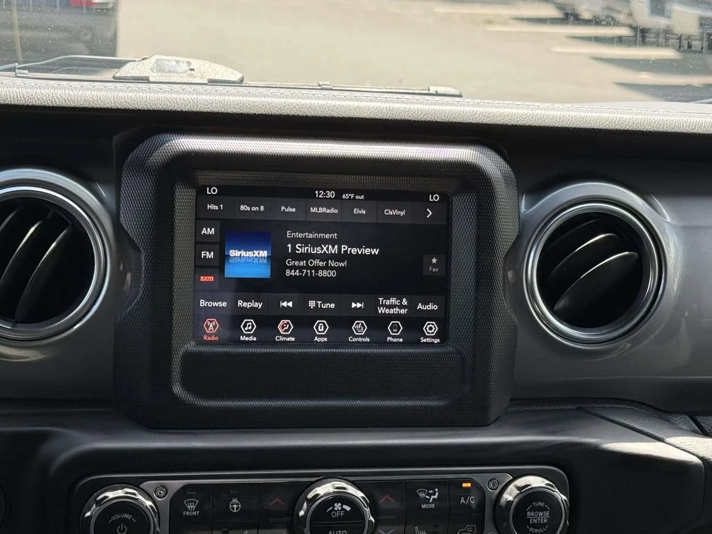 Used 2021 Gray Jeep Unlimited Sahara image 3