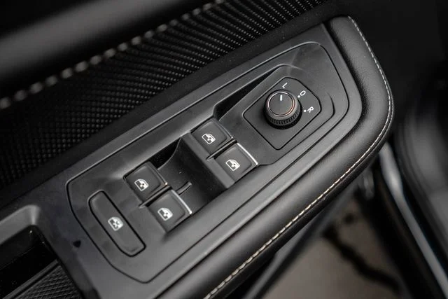 New 2026 Black Volkswagen 2.0T SE w/Technology image 18