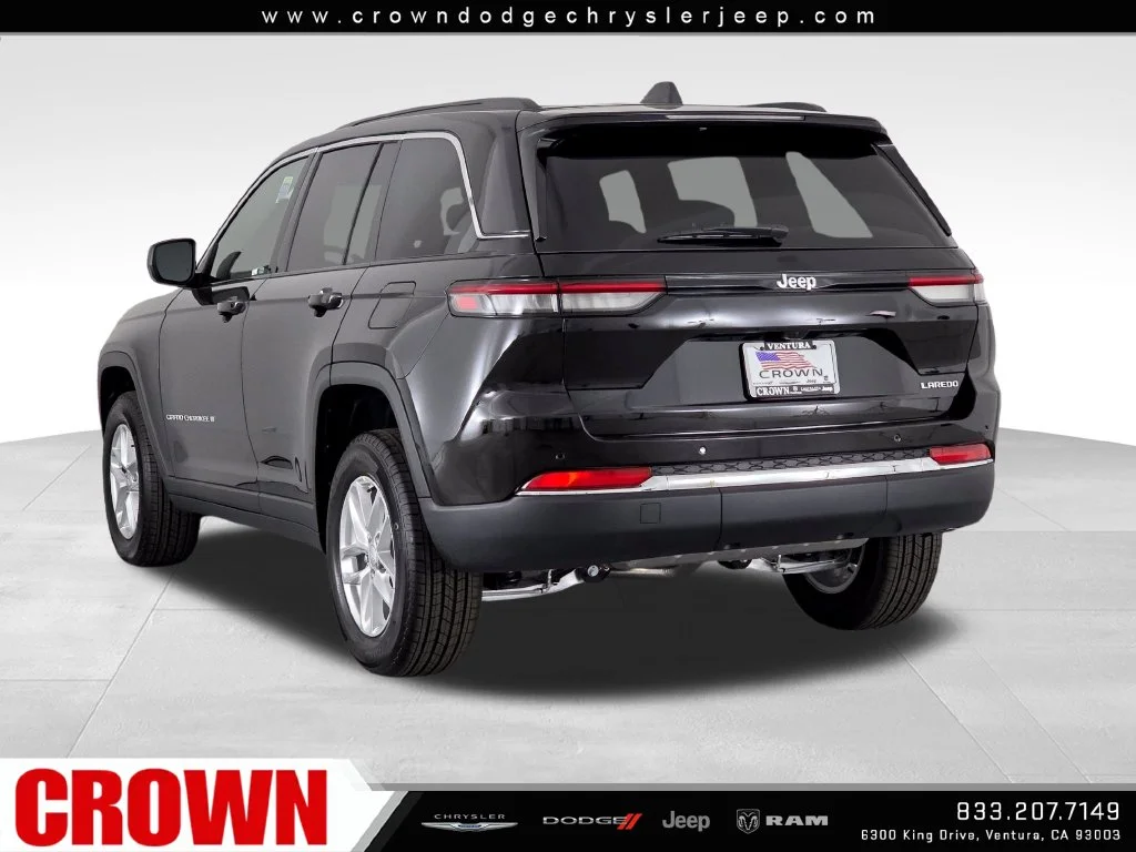 New 2026 Diamond Black Crystal Pearl-Coat Exterior Paint Jeep  image 7