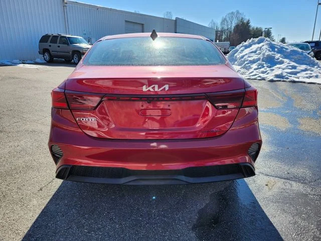 Used 2024 Red Kia LXS image 7