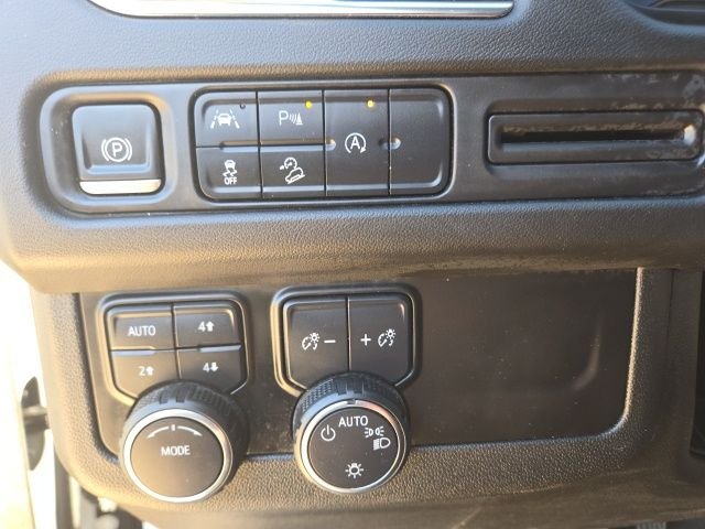 Used 2023 White Chevrolet Premier image 11