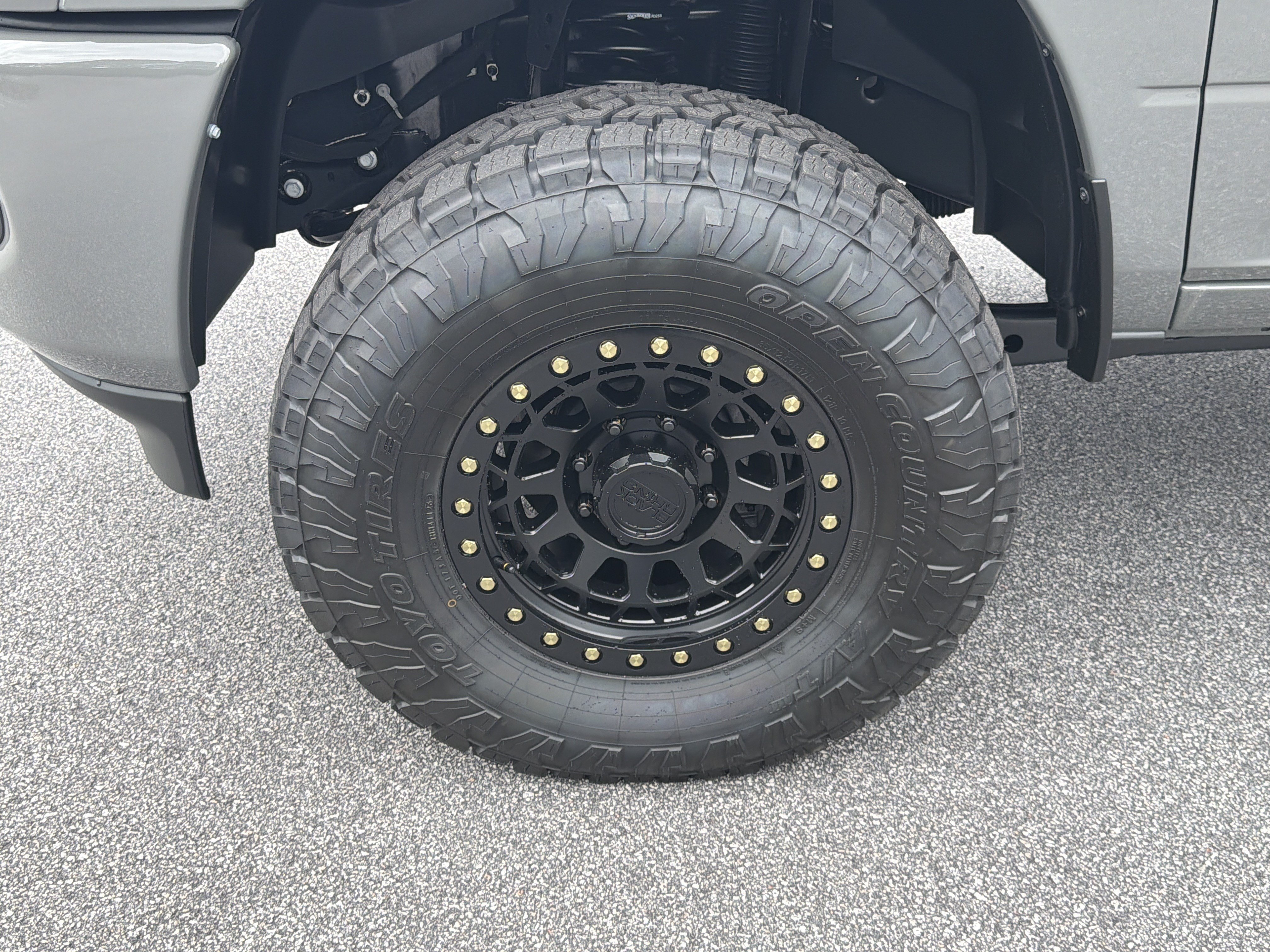 New 2026 Ceramic Gray Clear-Coat Exterior Paint RAM Laramie image 13