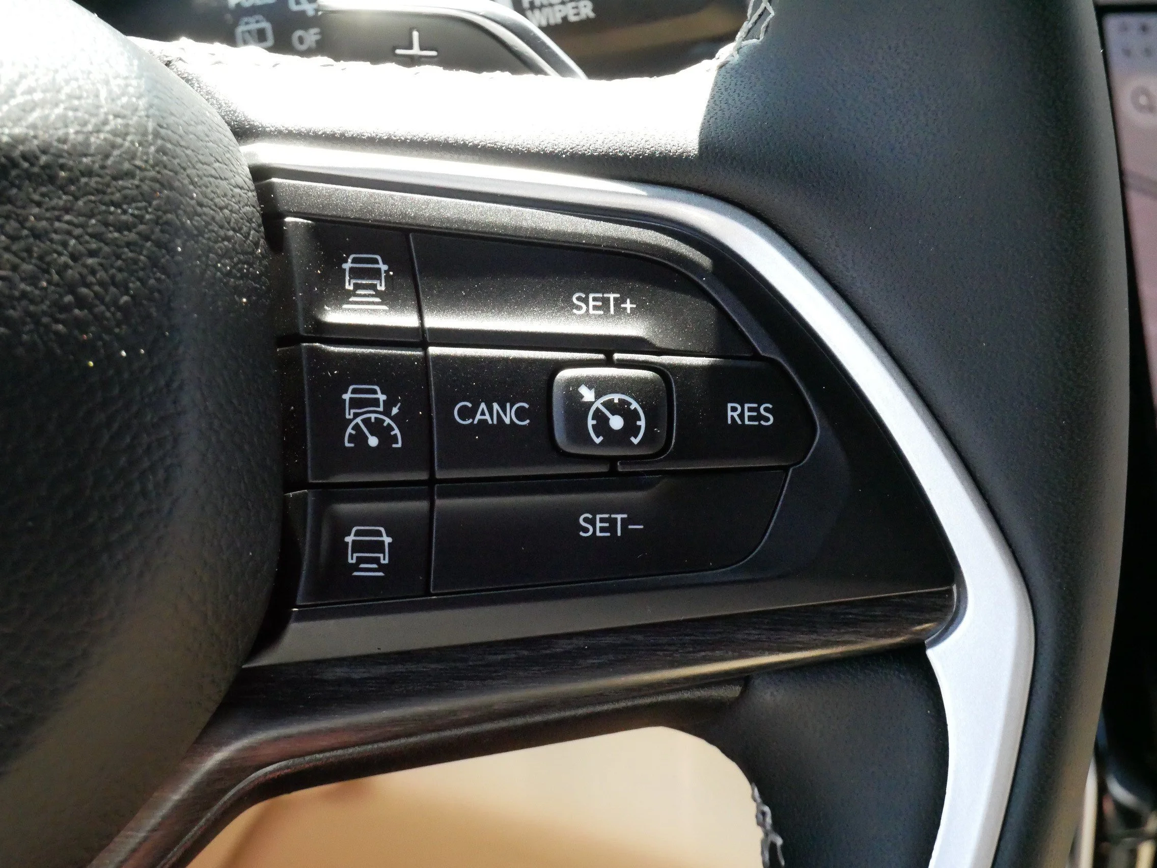 Used 2022 Velvet Red Pearlcoat Jeep  image 25