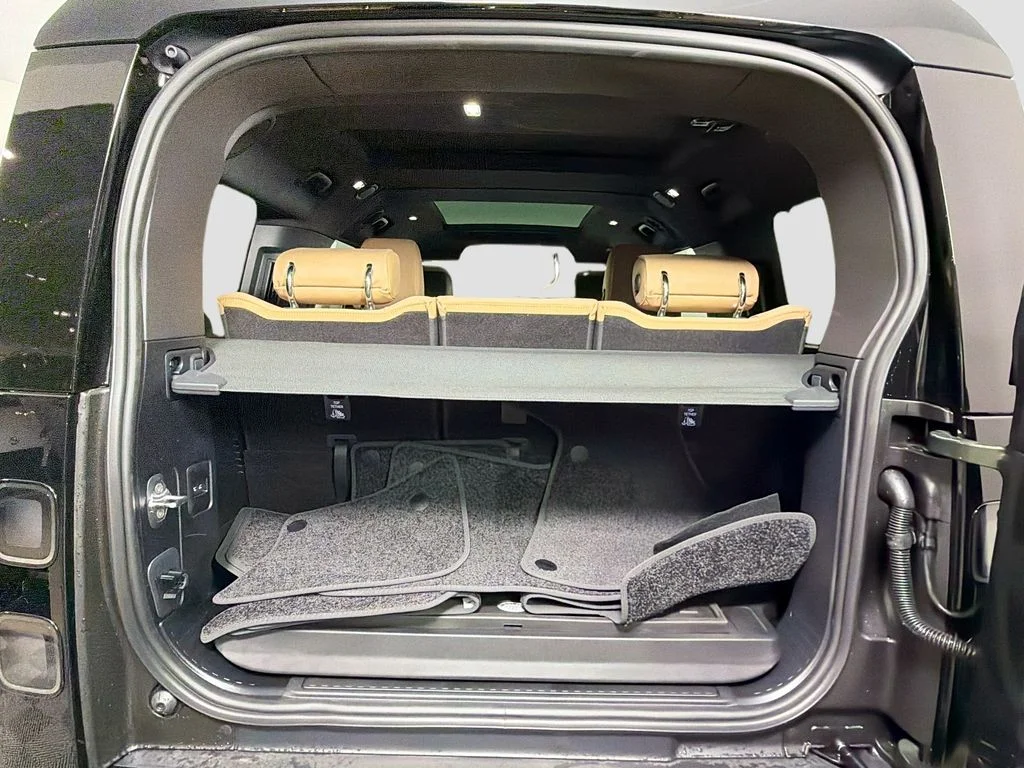 New 2026 Woolstone Green Land Rover X-Dynamic SE image 28