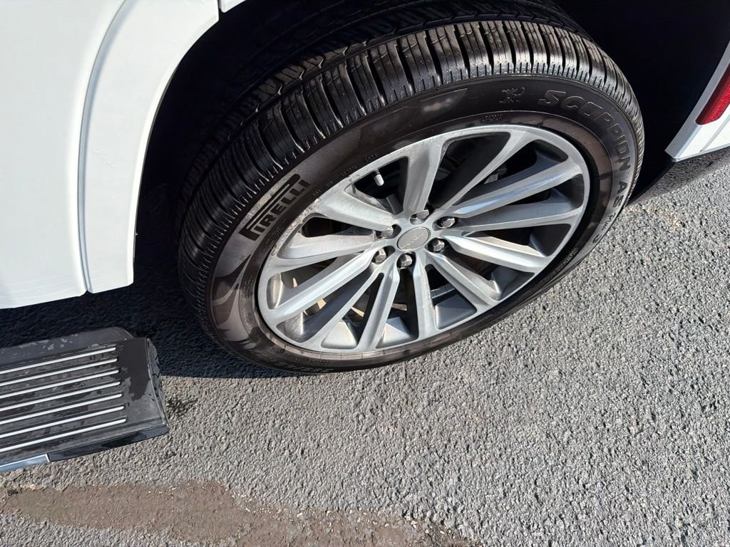 Used 2023 White Jeep Series II image 11