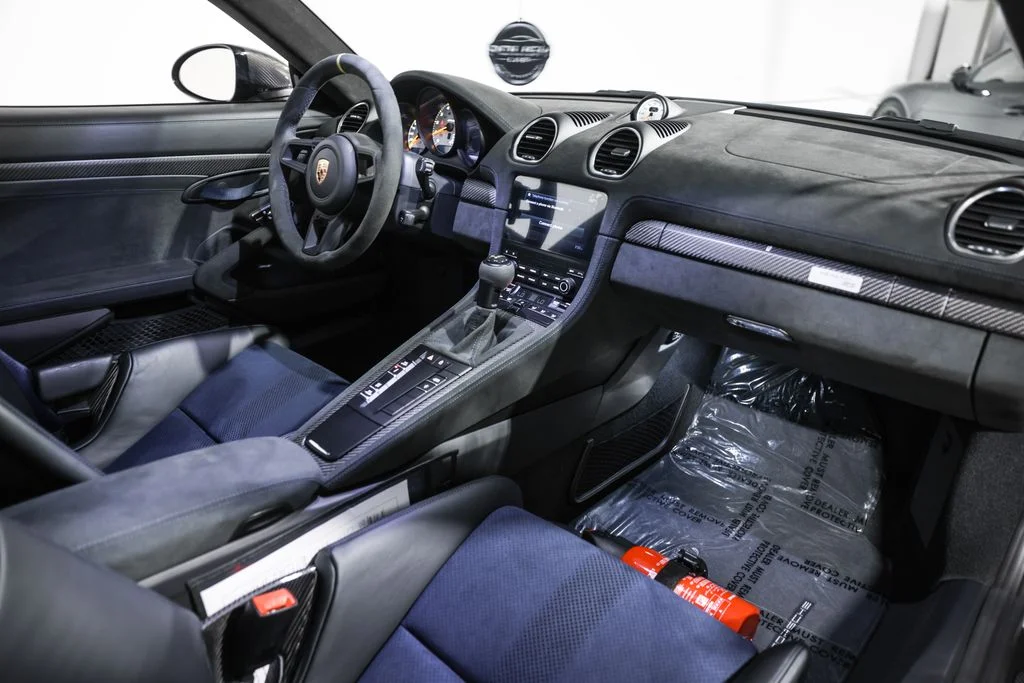 2025 Porsche 718 GT4 RS - Photo 22