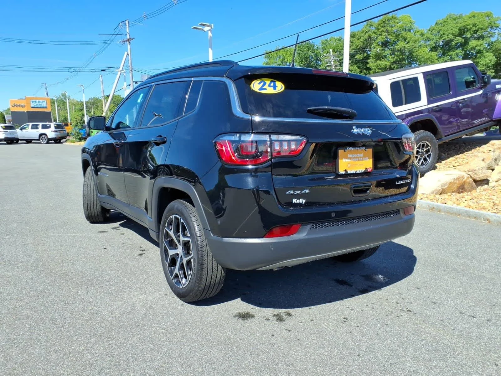Certified Used 2024 Diamond Black Crystal Pearlcoat Jeep Limited image 11
