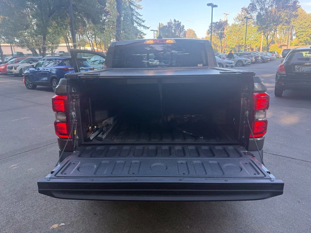 Used 2025 Gray Metallic Ford Lariat image 14