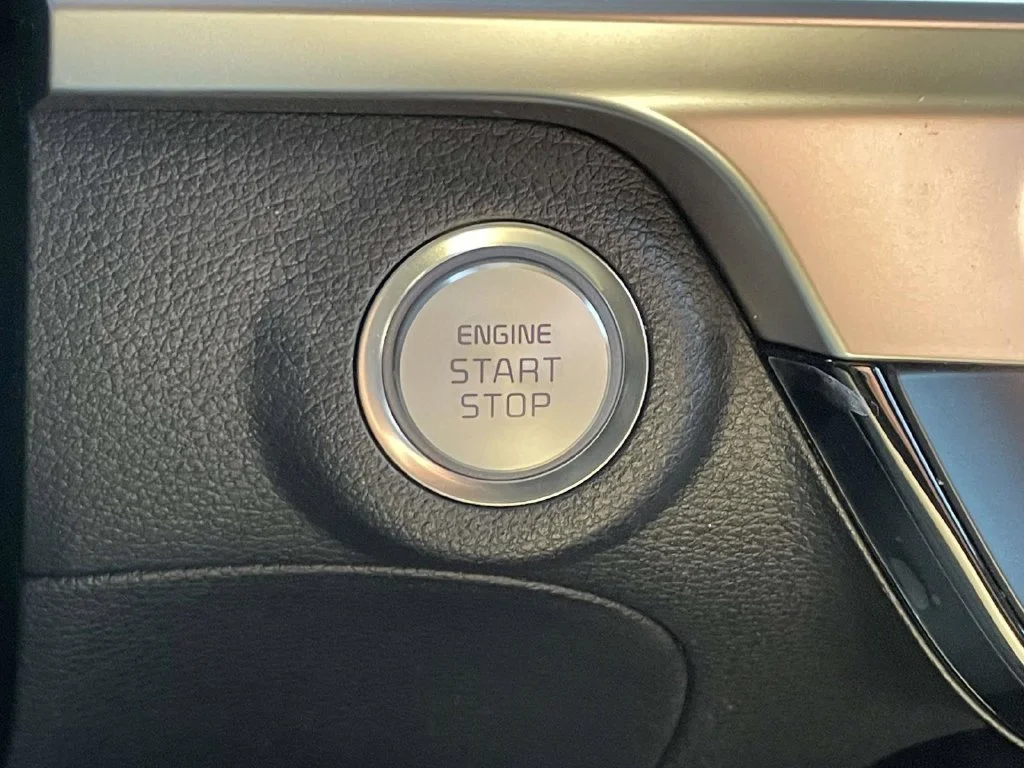 Used 2025  Kia S image 35