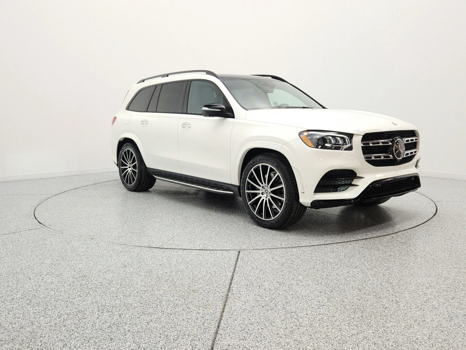 Used 2023 MANUFAKTUR Diamond White Metallic Mercedes-Benz GLS 450 4MATIC® SUV image 3