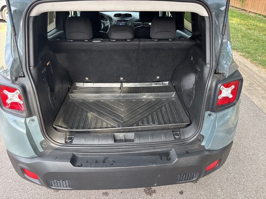 Certified Used 2018 Gray Jeep Latitude image 34