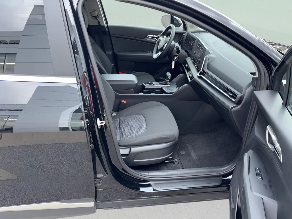 2025 Kia Sportage LX - Photo 12