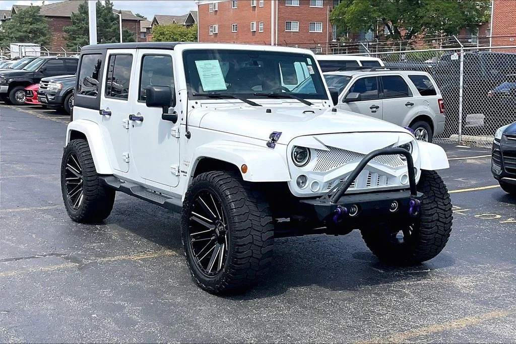 Used 2015 White Jeep Unlimited Sahara image 34