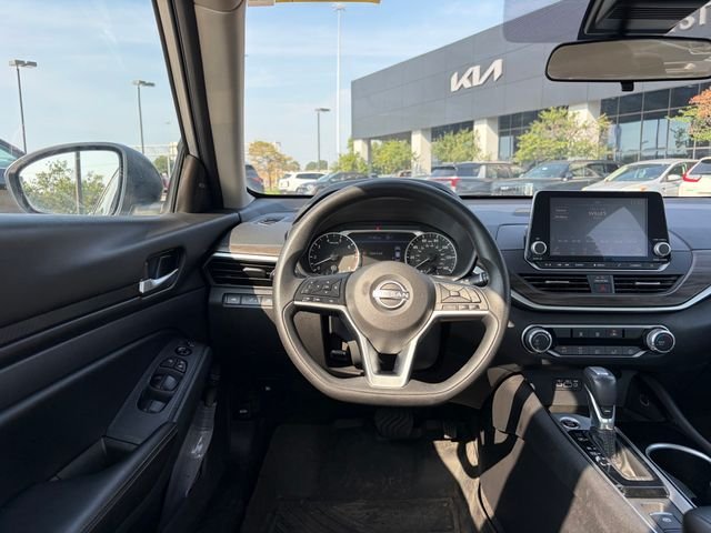 Used 2024 Brilliant Silver Metallic Nissan 2.5 SV image 3