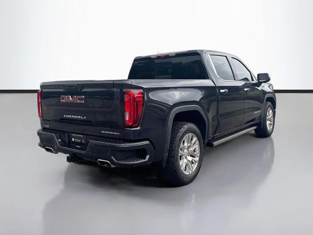 Used 2023 Silver GMC Denali image 4