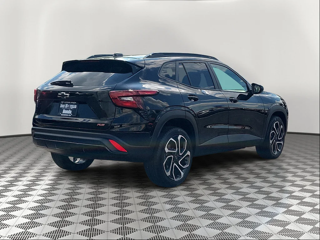 2025 Chevrolet Trax RS, photo 3 of 12