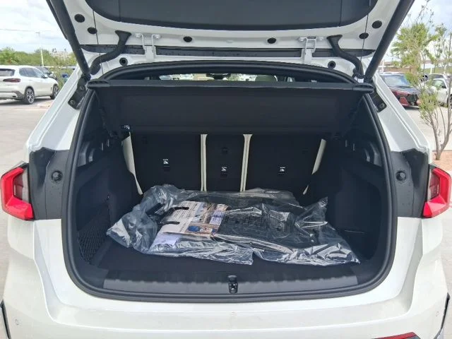 New 2026 Mineral White Metallic BMW xDrive28i image 6