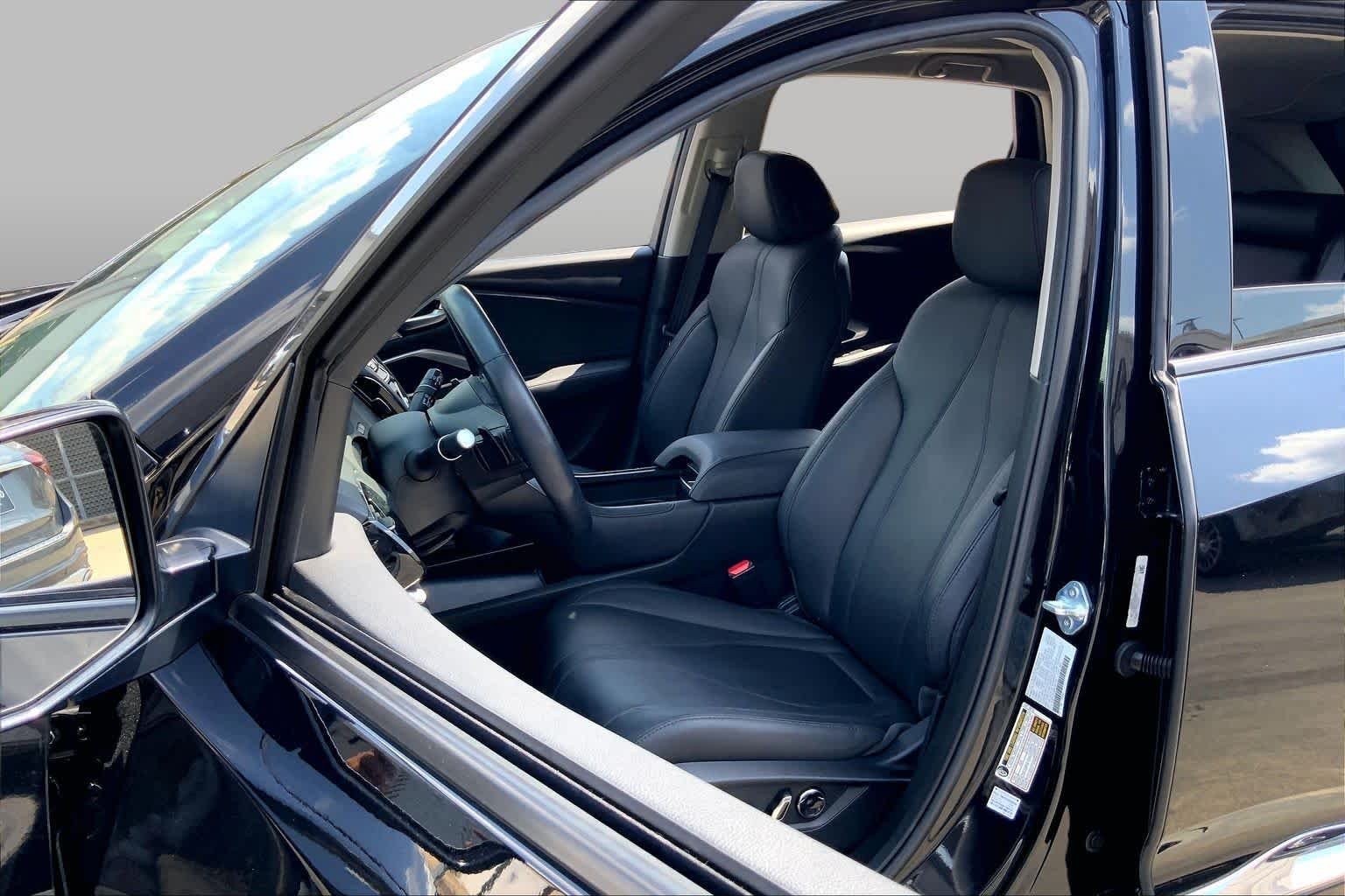 Used 2024 Majestic Black Pearl Acura  image 8