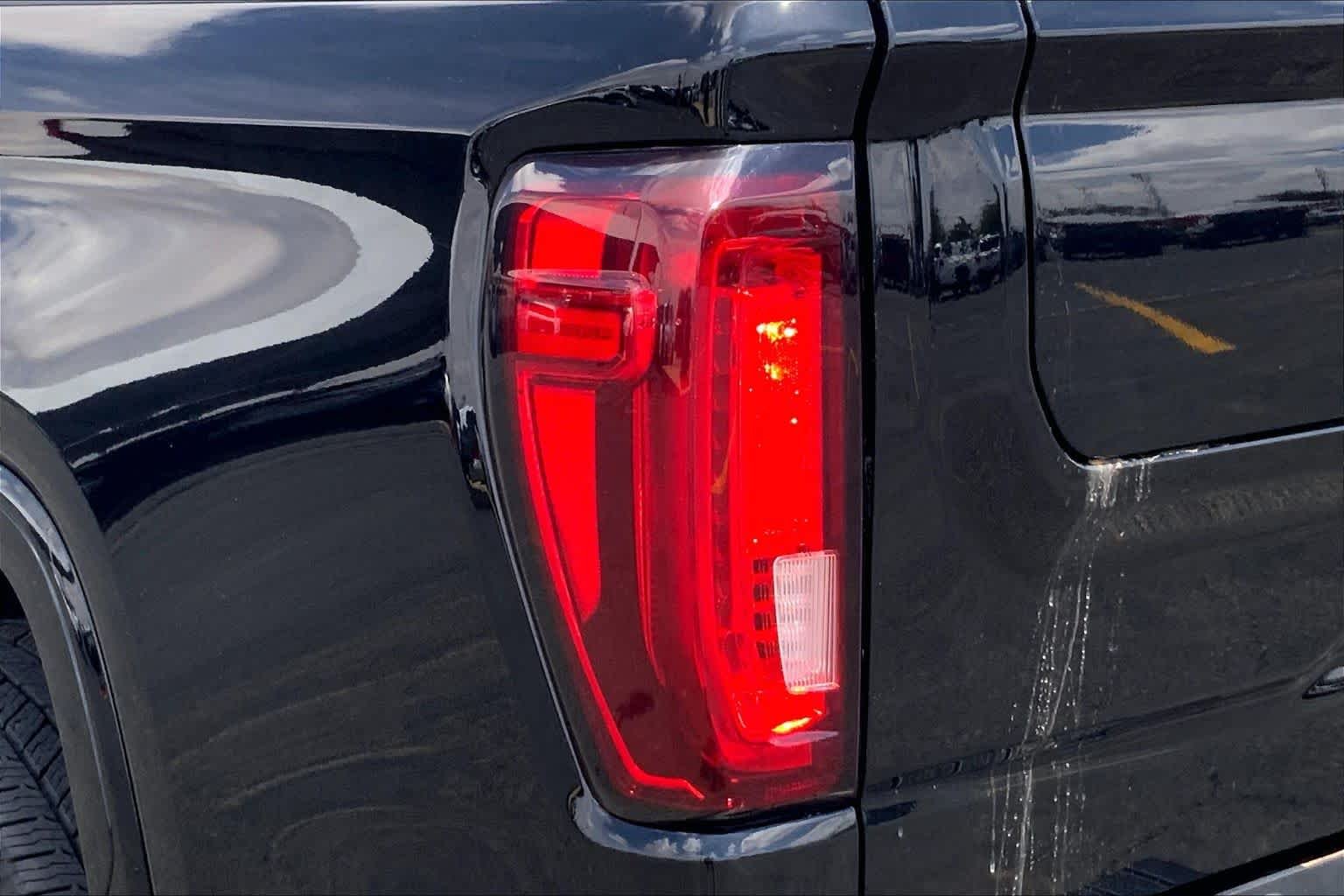 Used 2023 Onyx Black GMC Denali image 29