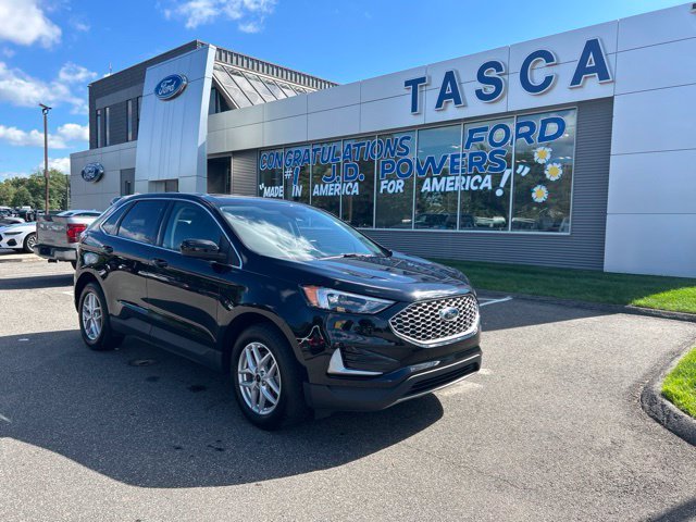 Used 2024 Black Ford SEL image 1