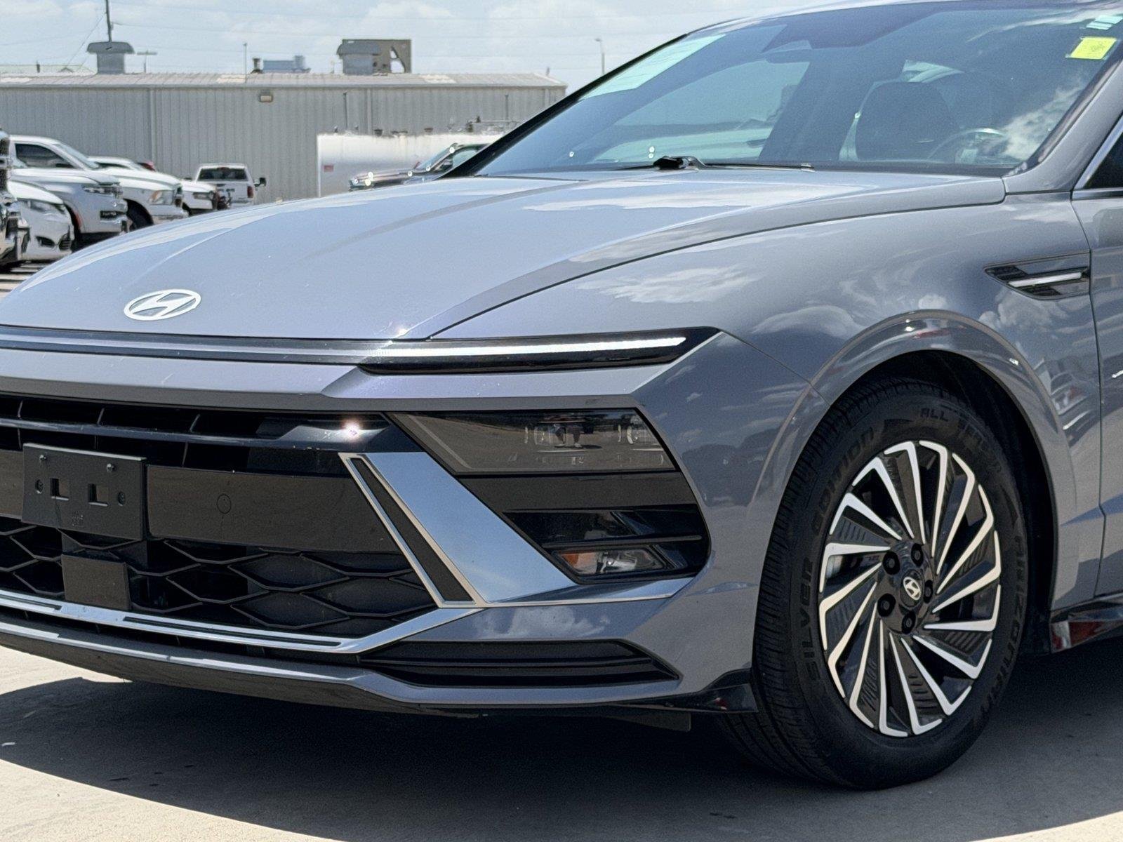 Used 2025 Transmission Blue Hyundai SEL image 9
