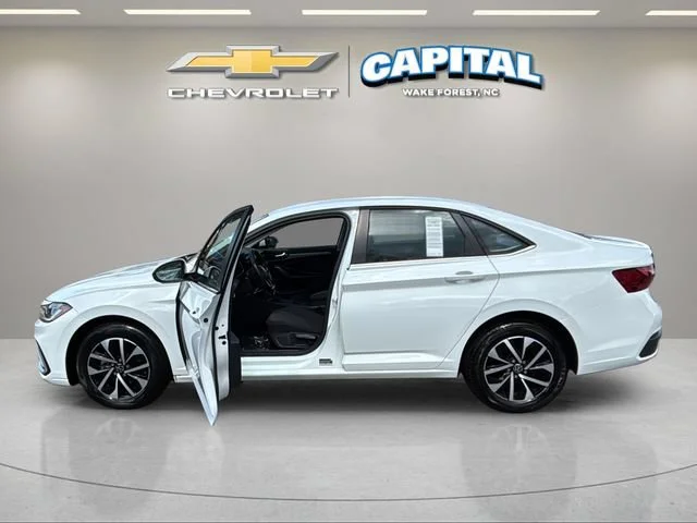Used 2025  Volkswagen S image 9