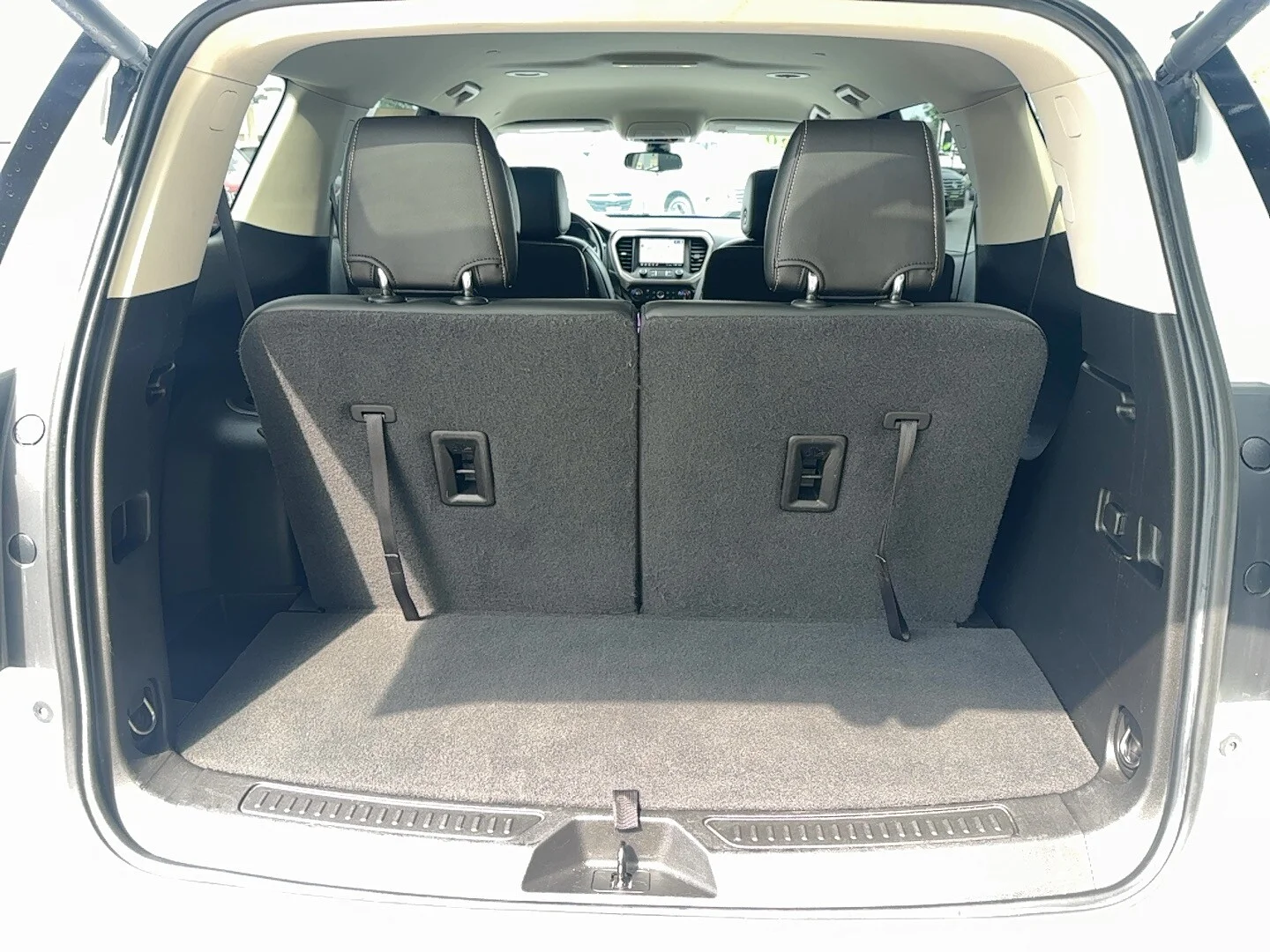 Used 2020 White GMC Denali image 30